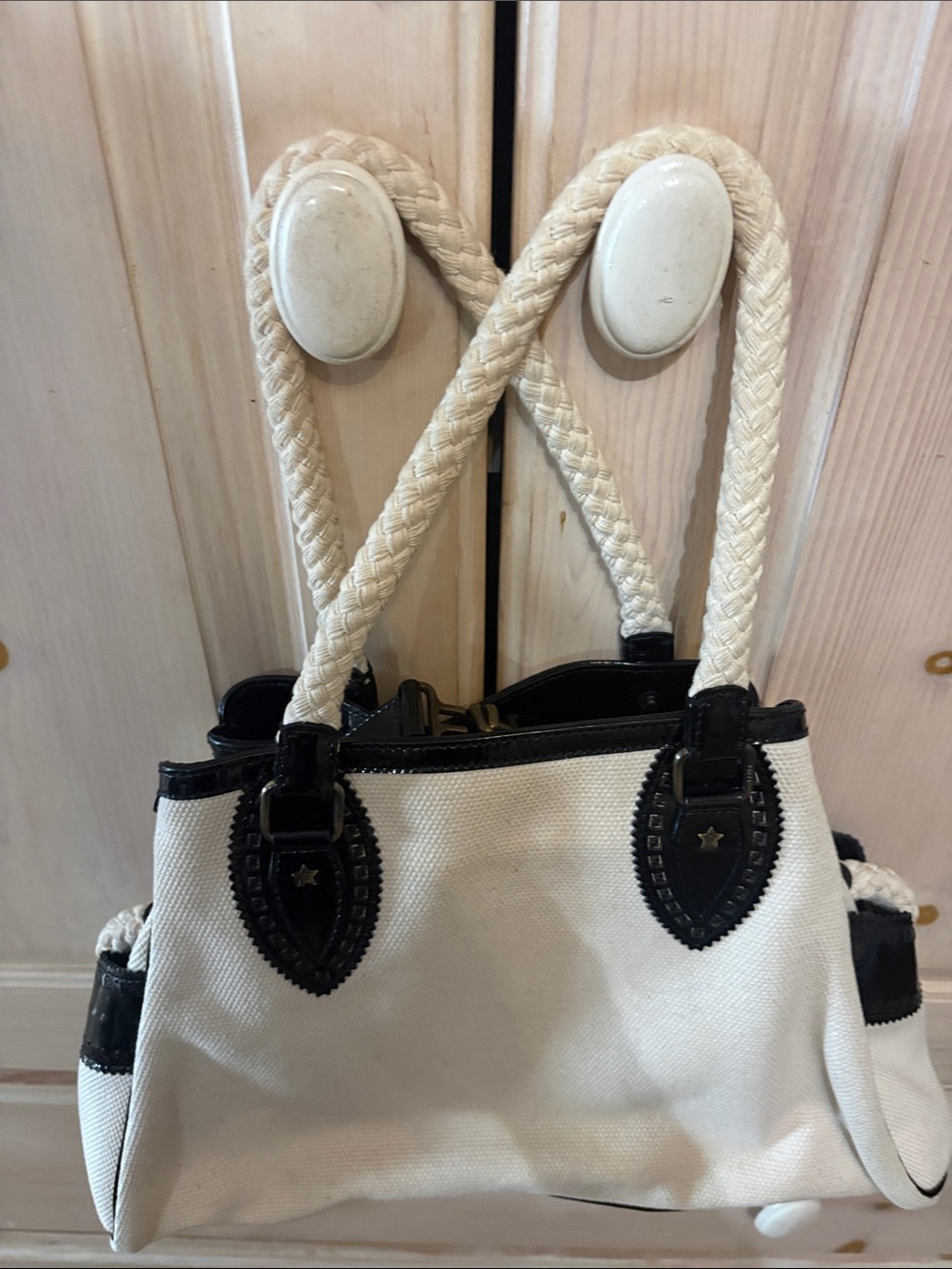 Vintage Fendi White Canvas Shoulder Bag with Black Patent Leather Logo and Trim - Picture 2 of 12